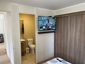 4 bedrooms, in-room safe, iron/ironing board, free WiFi - Modern Condominium Apartment (Lima)