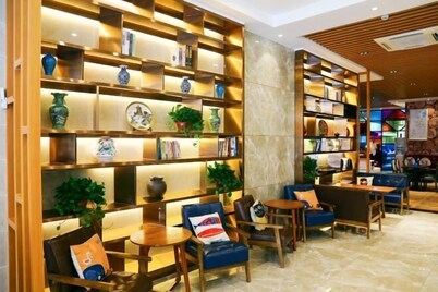 Home Inn Huaxuan Select Hotel (Weihai High-speed Railway Station Hanlefang Branch)