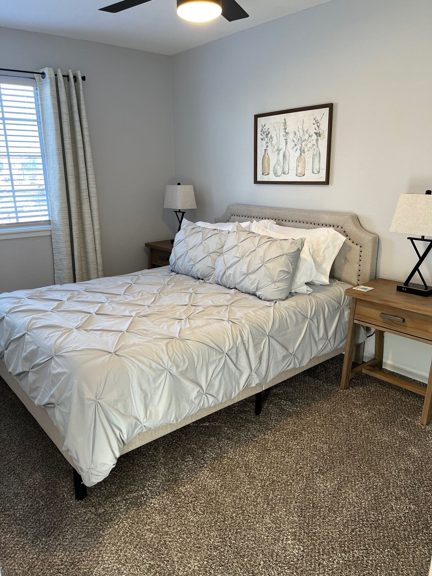 4 dormitorios, tabla de planchar con plancha, cuna de viaje