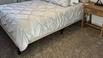 4 dormitorios, tabla de planchar con plancha, cuna de viaje