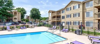 Walking distance to KSU Stadium
