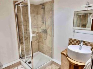 Apartment, 1 Queen-Bett | Badezimmer