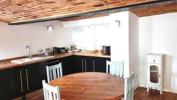 Apartment, 1 Queen Bed | Private kitchen | Fridge, microwave, oven, stovetop