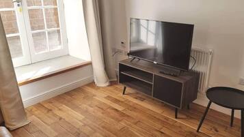 Apartment, 1 Queen Bed | Interior