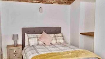 Apartment, 1 Queen Bed | 1 bedroom, iron/ironing board, free WiFi, bed sheets