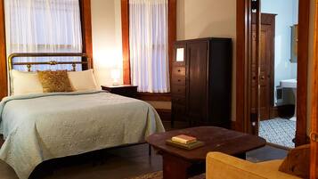 3 habitaciones, escritorio, tabla de planchar con plancha y wifi gratis