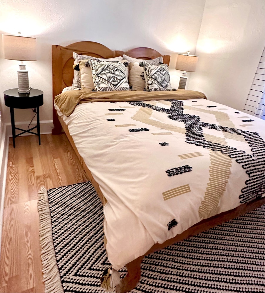 Historic Renovated Bungalow close to everything! St. Petersburg Vrbo