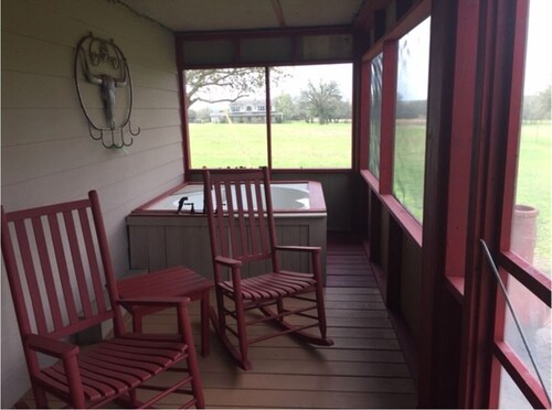 Country Cabin  10 miles from Round Top