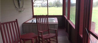 Country Cabin  10 miles from Round Top