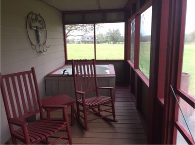 Country Cabin  10 miles from Round Top