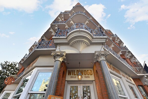 Exterior detail - Large South Kensington Mews House £2m 2Bed Air Con (London)