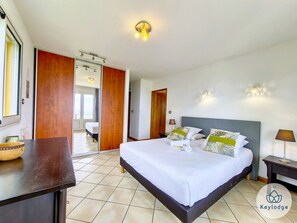 3 bedrooms, desk, iron/ironing board, free WiFi