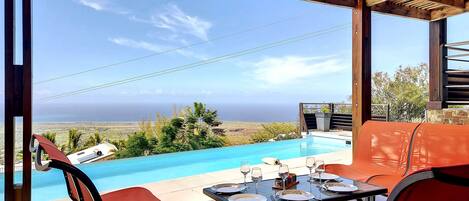 Piscine à débordement