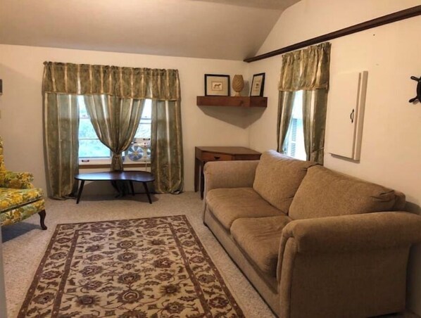 Smart TV, DVD player, books, stereo