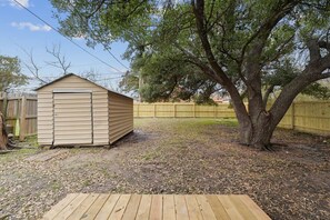 Property grounds - Walk to A&M - College Station home + Game Room (College Station)