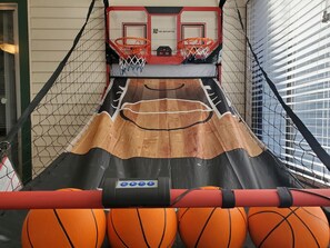 Children’s area - Walk to A&M - College Station home + Game Room (College Station)