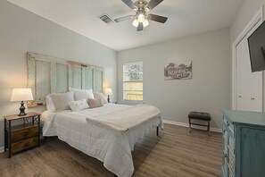4 habitaciones, tabla de planchar con plancha, wifi y ropa de cama 