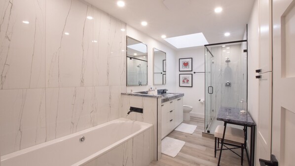 Jetted tub, hair dryer, towels, soap