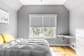 3 Schlafzimmer, Schreibtisch, Bügeleisen/Bügelbrett, Reisekinderbett