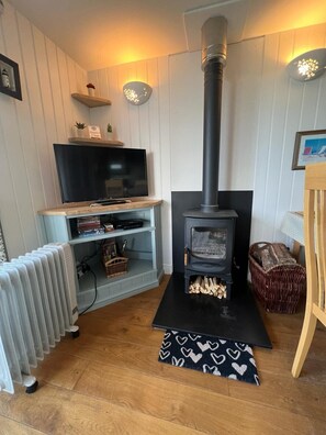 Interior - Perfect romantic retreat centrally located with sea views (New Quay)