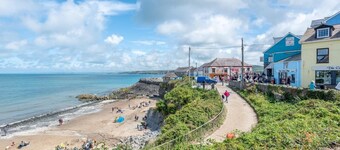 Perfect romantic retreat centrally located with sea views