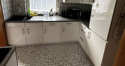 Kleine gemütliche Doppelhaushälfte auf großem Grundstück