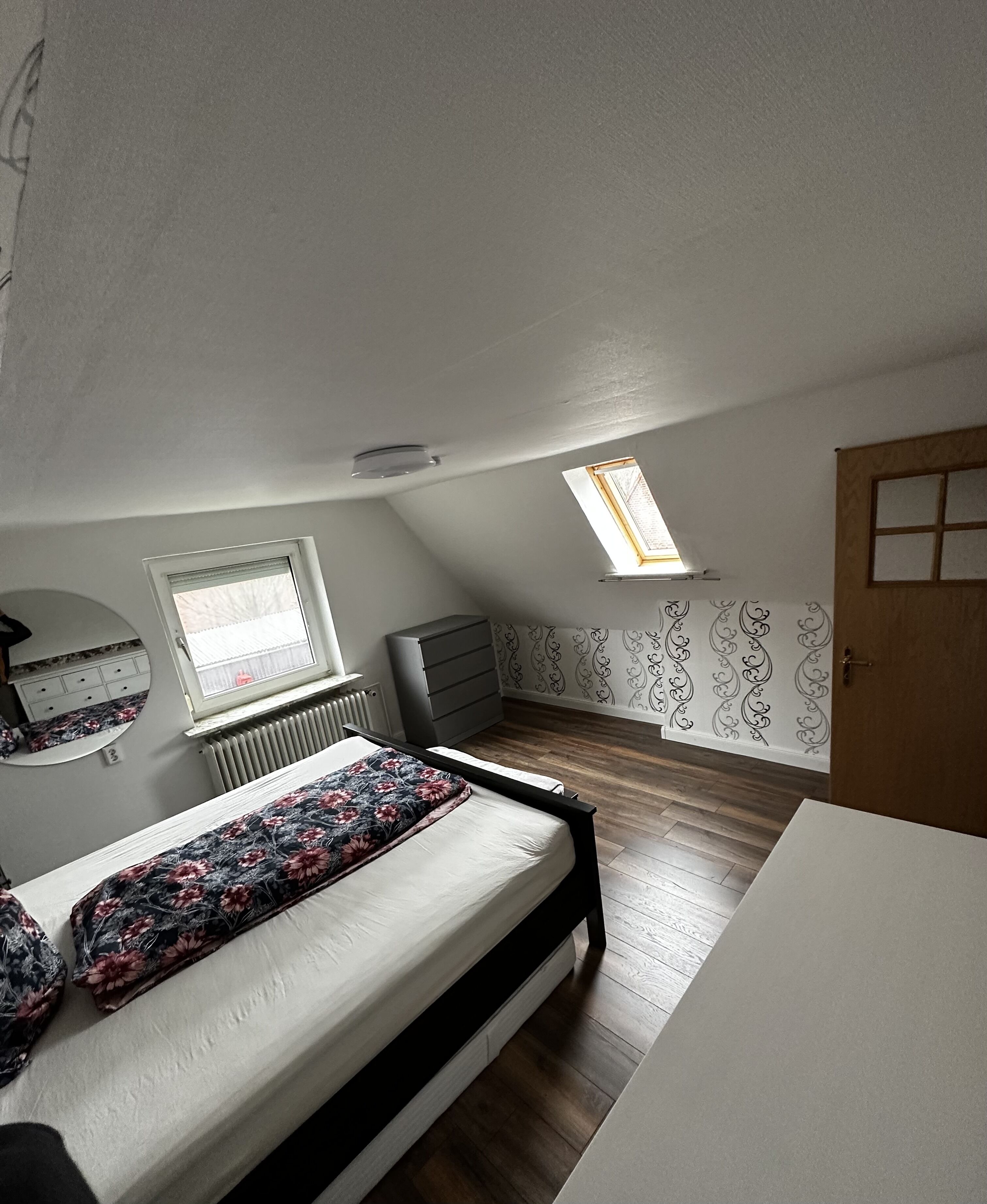 2 Schlafzimmer, Schreibtisch, Reisekinderbett, kostenloses WLAN