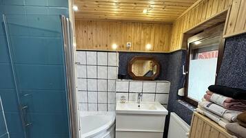 Dusche, Haartrockner, Handtücher, Seife