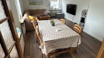 Smart TV, video games, video library, stereo