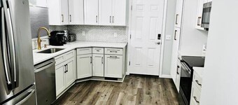 Amherst, Perfect Location, UMass, Smith, MHC!