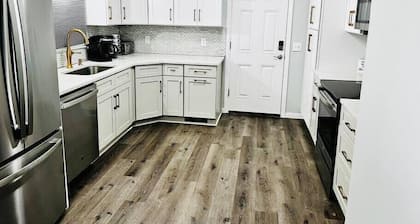 Amherst, Perfect Location, UMass, Smith, MHC!