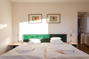 1 bedroom, desk, free WiFi, bed sheets - Stylish apartment with large terrace, air conditioning and parking space (Deidesheim)