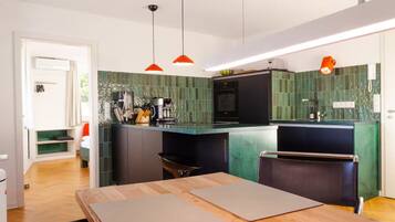 Réfrigérateur, four, plaque de cuisson, lave-vaisselle