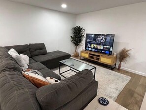 TV, offices - 🌟 Trendy & Private Basement Studio 🌟 (Puyallup)