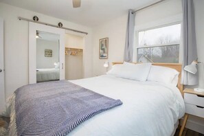 2 bedrooms, WiFi, bed sheets - The Fresh on 4th, a beautifully remodeled home in Ontario Ohio. (Ontario)