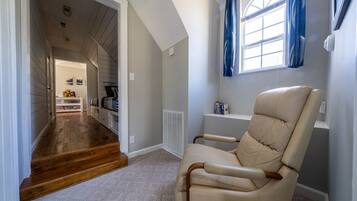 3 dormitoris, escriptori, planxa i posts de planxar i wifi gratuïta