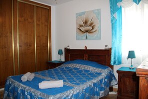 3 chambres, fer et planche à repasser, accès au Wi-Fi (inclus)