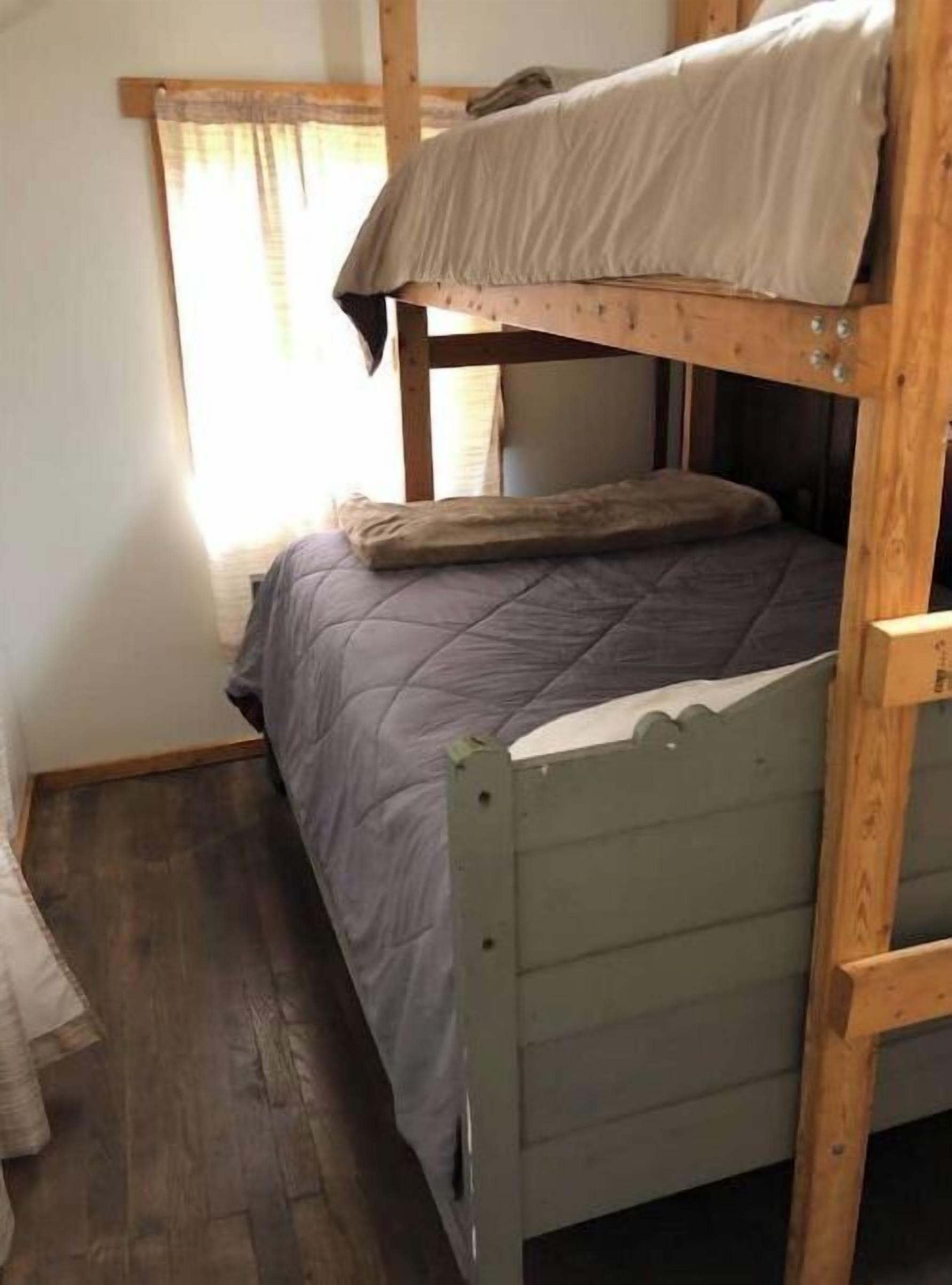 2 bedrooms, bed sheets