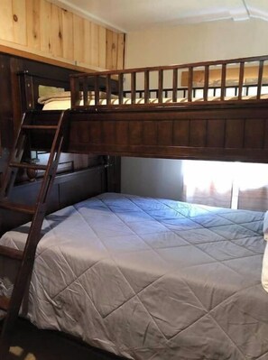 2 soverom og sengetøy