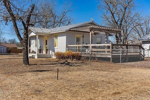 Exterior - Haus on the Hill - Hot Tub & 1 Mile From Main St (Fredericksburg)