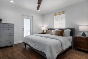 1 bedroom, iron/ironing board, WiFi, bed sheets - Haus on the Hill - Hot Tub & 1 Mile From Main St (Fredericksburg)