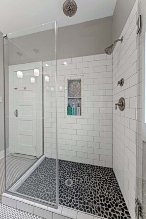 浴缸、風筒、提供毛巾