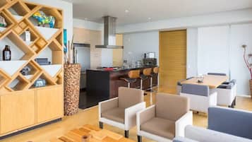 Apartemen Deluks | Area keluarga | Televisi LED 50-inci dengan saluran TV kabel, TV, dan Netflix