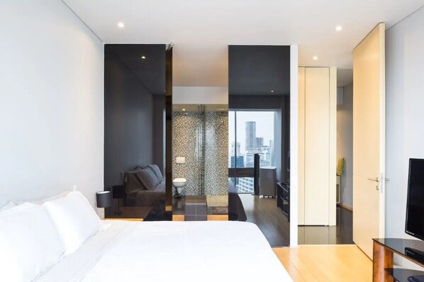 Deluxe Apartment | 2 bedrooms, Egyptian cotton sheets, premium bedding, down duvets