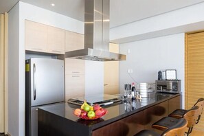 Deluxe Apartment | Private kitchen | Full-sized fridge, microwave, toaster, blender