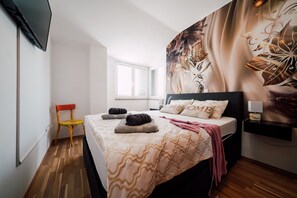 4 bedrooms, iron/ironing board, WiFi, bed sheets