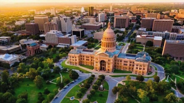 An aerial view of a large, historic building with a prominent dome, surrounded by green spaces and roads. - Relax South Central *5 mi from downtown* VB (Austin)