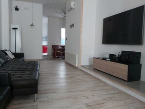 Smart TV, fireplace, DVD player, music library - Loft Manhattan. In the center, near the beach. Private garage. Experience 1! (Sanlúcar de Barrameda)