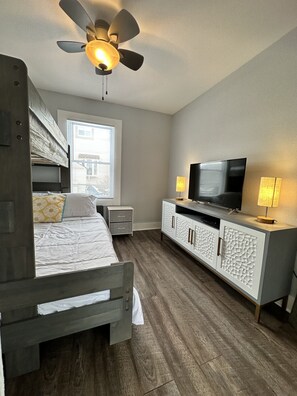 2 slaapkamers, een bureau, wifi, beddengoed