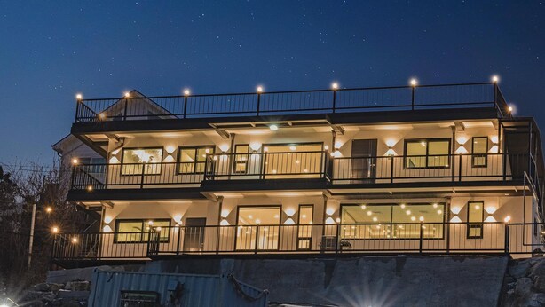 A multi-story building with balconies and exterior lighting. - Gapyeong Haneul Sanchaek Poolvilla Pensi (Gapyeong)